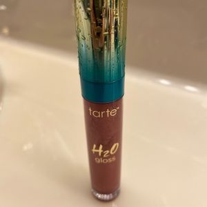 Tarte H2O lip gloss in shade Getaway